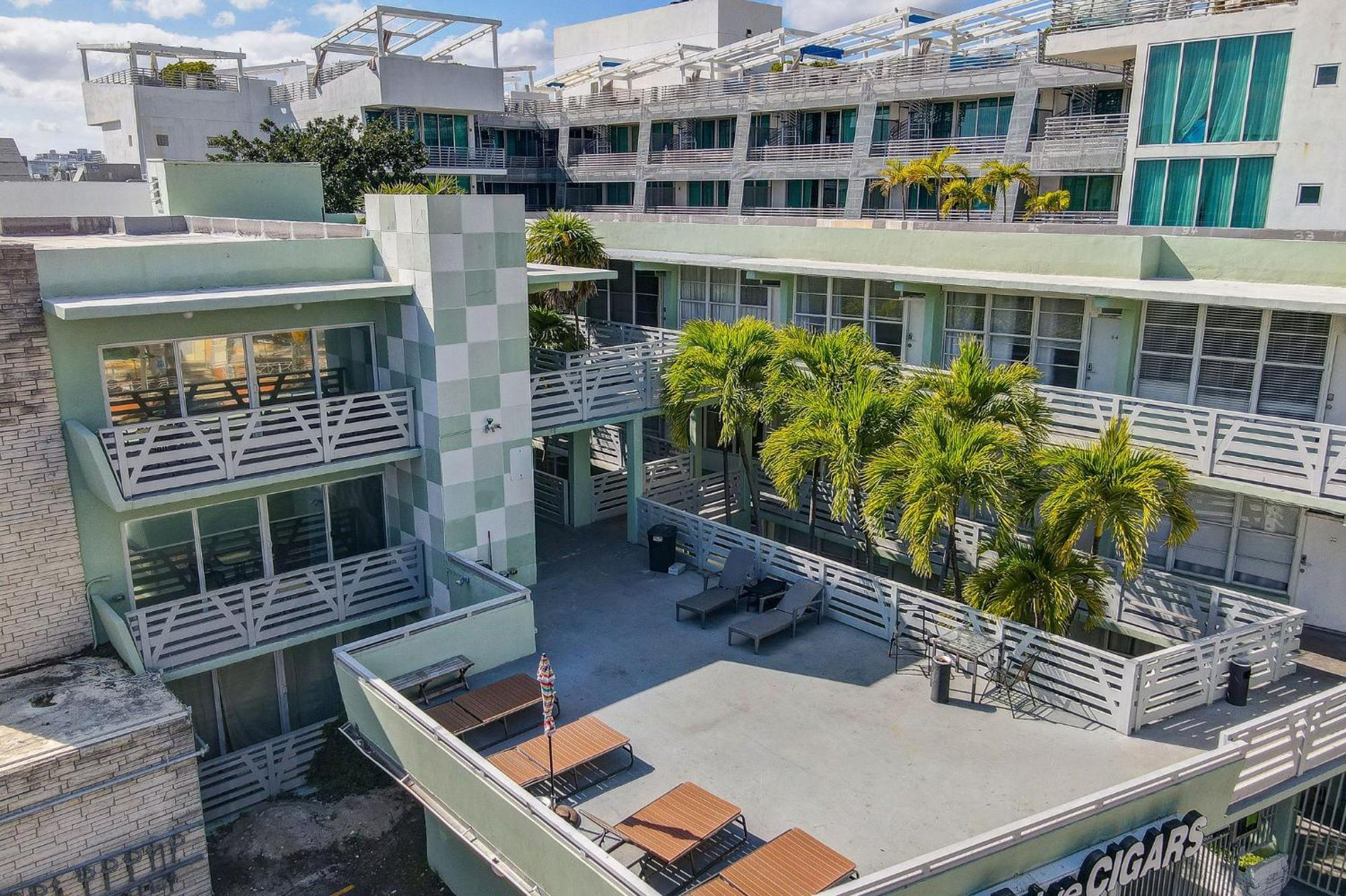 Ocean Drive Deco Apt W/2 Queen Beds, Steps 2 Beach Маями Бийч Екстериор снимка