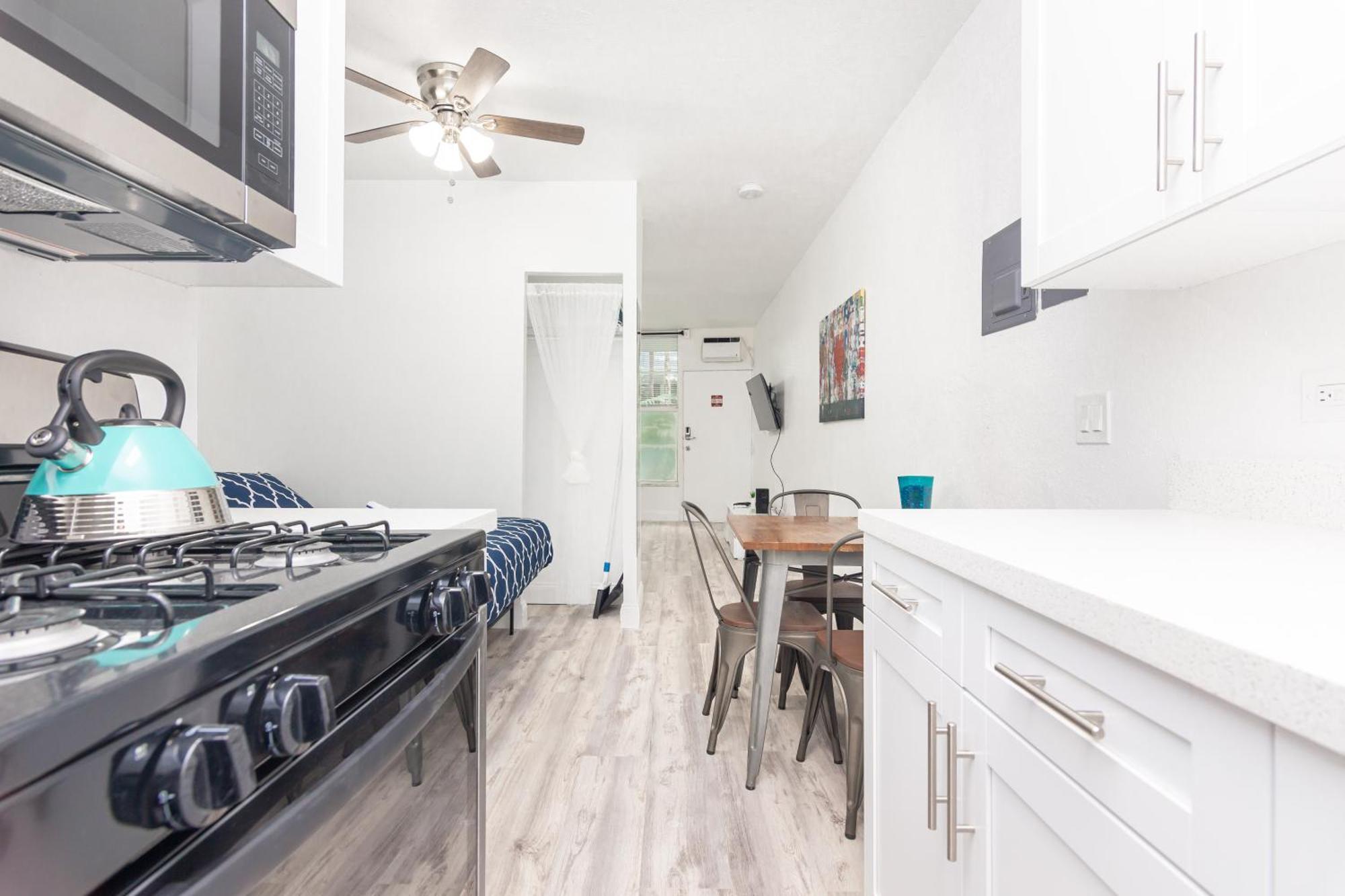Ocean Drive Deco Apt W/2 Queen Beds, Steps 2 Beach Маями Бийч Екстериор снимка