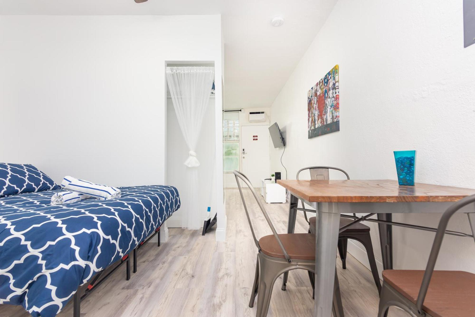 Ocean Drive Deco Apt W/2 Queen Beds, Steps 2 Beach Маями Бийч Екстериор снимка
