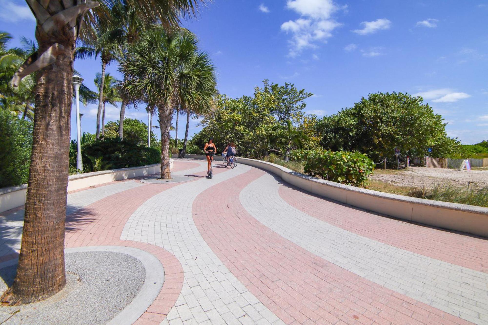 Ocean Drive Deco Apt W/2 Queen Beds, Steps 2 Beach Маями Бийч Екстериор снимка
